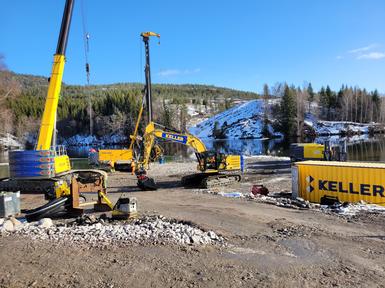 Mobilization of the equipment for the foundation of a new bridge over Eidselva river