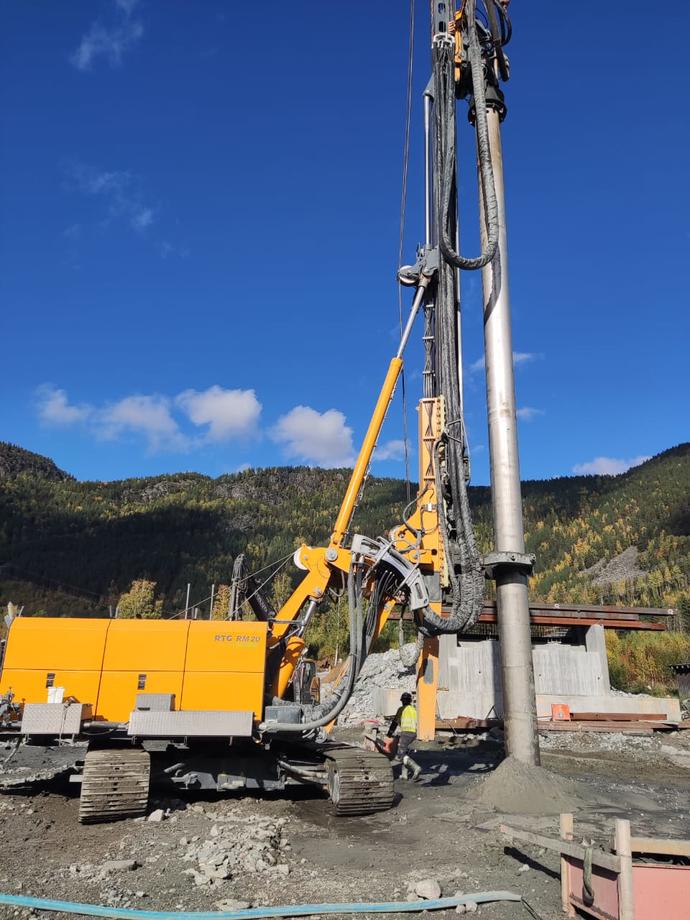 Foundations - large diameter piling